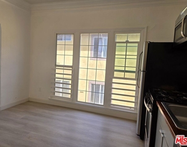 132 S Mountain View Avenue - Photo Thumbnail 9