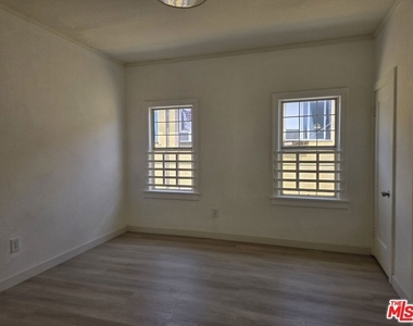 132 S Mountain View Avenue - Photo Thumbnail 13