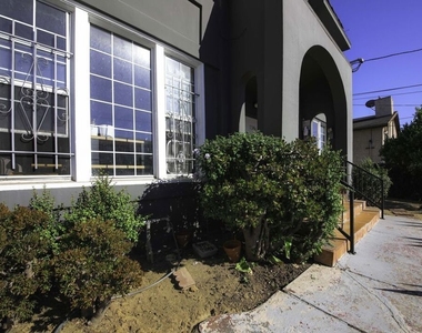 132 S Mountain View Avenue - Photo Thumbnail 2