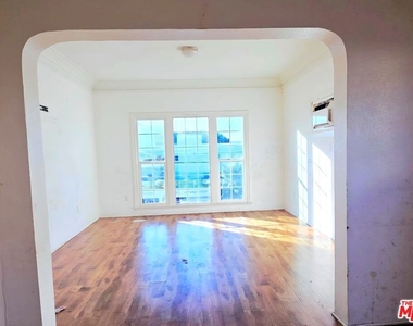 132 S Mountain View Avenue - Photo Thumbnail 3