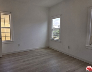 132 S Mountain View Avenue - Photo Thumbnail 16