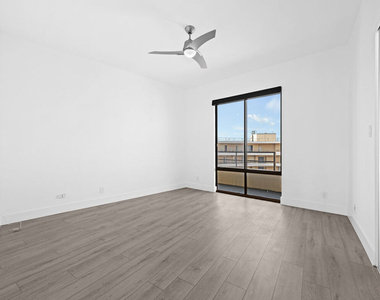 4267 Marina City Dr - Photo Thumbnail 24