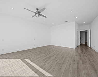 4267 Marina City Dr - Photo Thumbnail 34