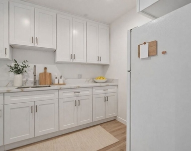 1827 N Van Ness Avenue - Photo Thumbnail 5