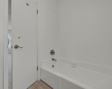 1827 N Van Ness Avenue - Photo Thumbnail 10