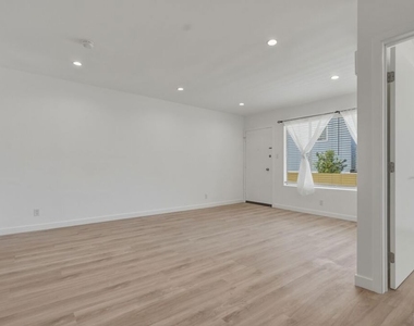 1827 N Van Ness Avenue - Photo Thumbnail 16