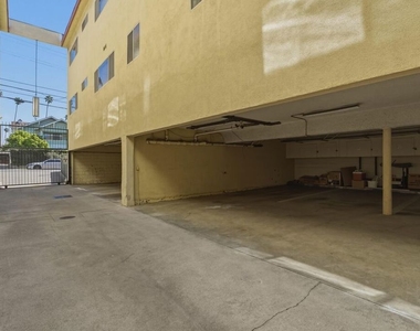 1827 N Van Ness Avenue - Photo Thumbnail 27
