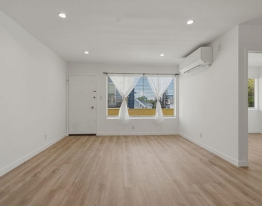 1827 N Van Ness Avenue - Photo Thumbnail 15