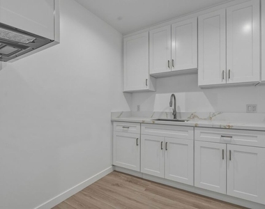 1827 N Van Ness Avenue - Photo Thumbnail 17