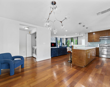1610 S Hayworth Avenue - Photo Thumbnail 8