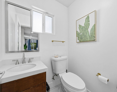 1610 S Hayworth Avenue - Photo Thumbnail 18