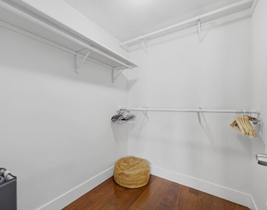 1610 S Hayworth Avenue - Photo Thumbnail 11