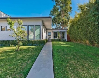 1610 S Hayworth Avenue - Photo Thumbnail 1