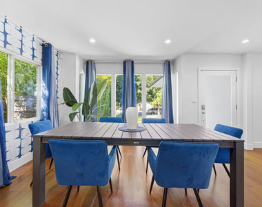 1610 S Hayworth Avenue - Photo Thumbnail 4