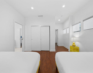 1610 S Hayworth Avenue - Photo Thumbnail 13