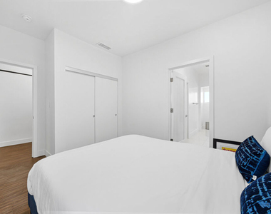 1610 S Hayworth Avenue - Photo Thumbnail 17