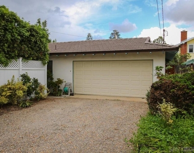 1045 Adella - Photo Thumbnail 13