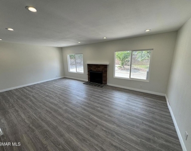 6307 Chimineas Avenue - Photo Thumbnail 4