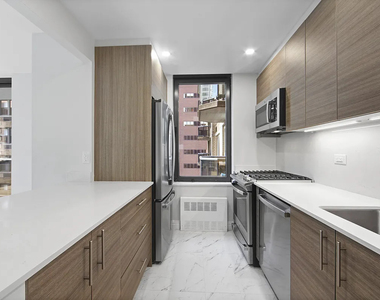 235 West 48th Street - Photo Thumbnail 5