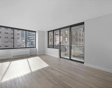 235 West 48th Street - Photo Thumbnail 2