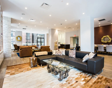 235 West 48th Street - Photo Thumbnail 11