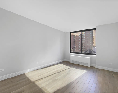 235 West 48th Street - Photo Thumbnail 6
