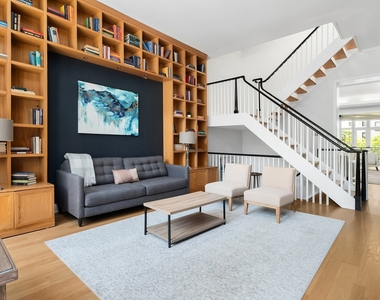235 E 72nd St - Photo Thumbnail 2