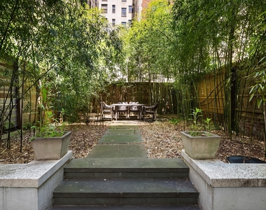 235 E 72nd St - Photo Thumbnail 6