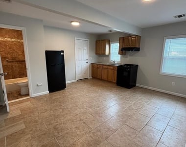 101 Miramar Avenue - Photo Thumbnail 3