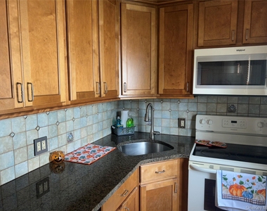 239 Curtin Avenue - Photo Thumbnail 2