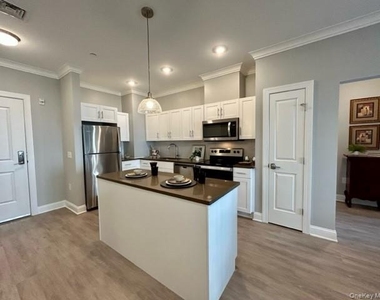 75 E Hoffman Avenue - Photo Thumbnail 7
