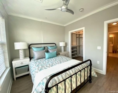 75 E Hoffman Avenue - Photo Thumbnail 8