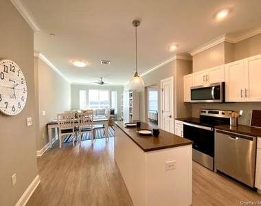 75 E Hoffman Avenue - Photo Thumbnail 5