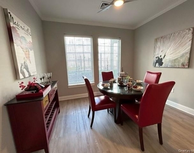 75 E Hoffman Avenue - Photo Thumbnail 9