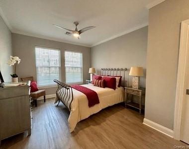 75 E Hoffman Avenue - Photo Thumbnail 11