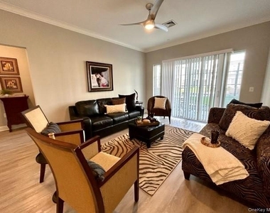 75 E Hoffman Avenue - Photo Thumbnail 8