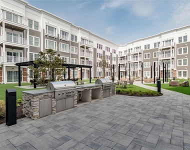 75 E Hoffman Avenue - Photo Thumbnail 3