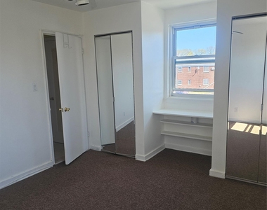76-37 Commonwealth Boulevard - Photo Thumbnail 4