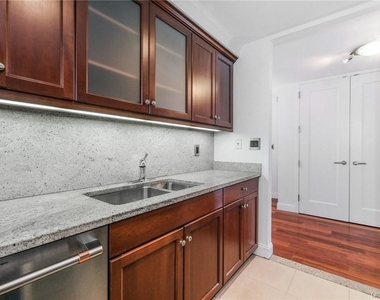 10 City Place - Photo Thumbnail 6
