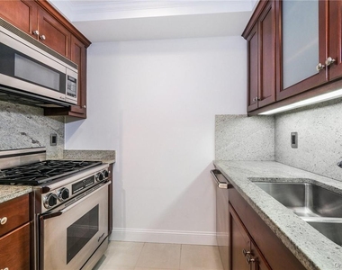 10 City Place - Photo Thumbnail 4