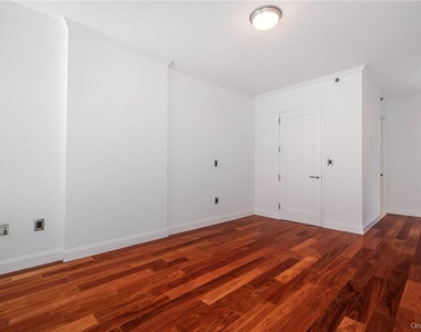 10 City Place - Photo Thumbnail 11