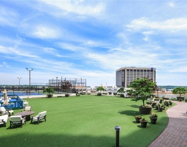 10 City Place - Photo Thumbnail 18