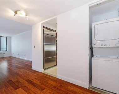 10 City Place - Photo Thumbnail 7