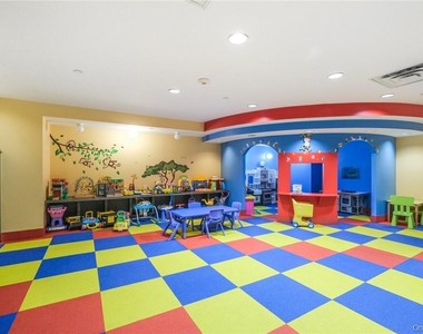 10 City Place - Photo Thumbnail 25