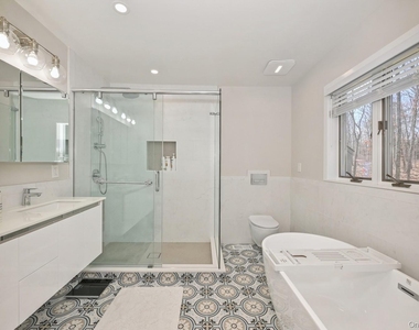 16 Hildreth Road - Photo Thumbnail 7