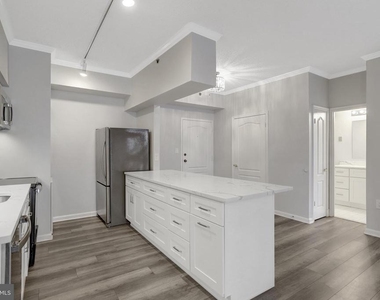 1211 S Eads Street - Photo Thumbnail 5