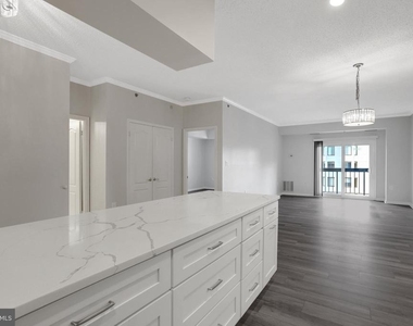 1211 S Eads Street - Photo Thumbnail 7