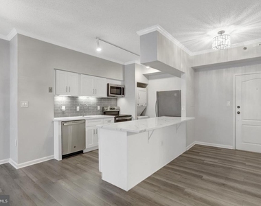 1211 S Eads Street - Photo Thumbnail 6
