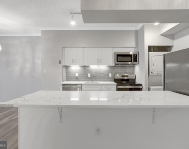 1211 S Eads Street - Photo Thumbnail 9