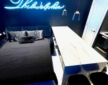 1324 Locust - Photo Thumbnail 9